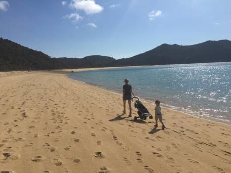 Abel Tasman National Park - Met buggy en kids over de fantastische stranden struinen