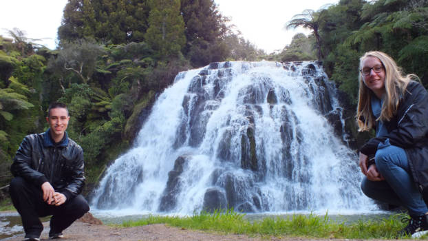Noordereiland - Onder de Owharoa falls! (Met de zelfontspanner genomen)