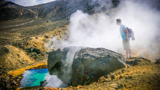 Tongariro Crossing - Hey, whats this? Smells (not so) good! Tongariro Volcano Crossing NZ