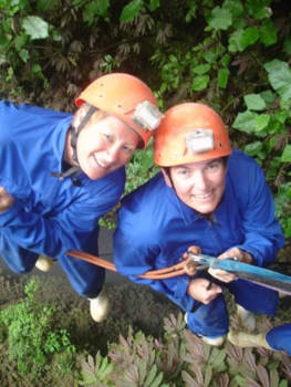 Waitomo Caves - 100 meter abseilen in de Lost World Waitomo New Zealand