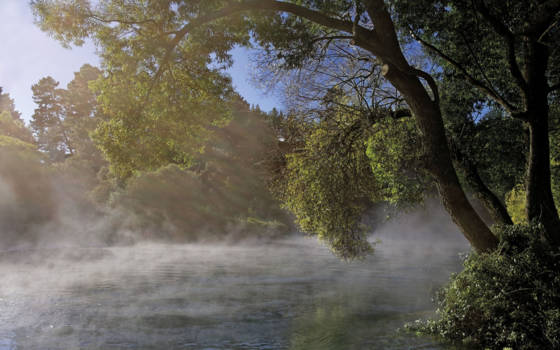 Lake Taupo - River waikatu
