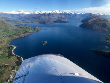 Wanaka - Leren vliegen in een vliegtuig boven lake Wanaka, wat een avontuur!