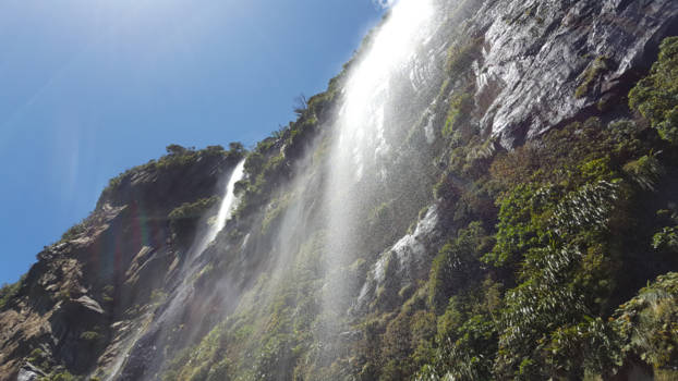 Milford Sound - Zoet water daalt neer in zout water, Milford Sound