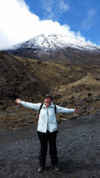 Tongariro Crossing - Zo blij dat de wolken even verdwenen tijdens mijn hike door Tongariro NP! Wauw!