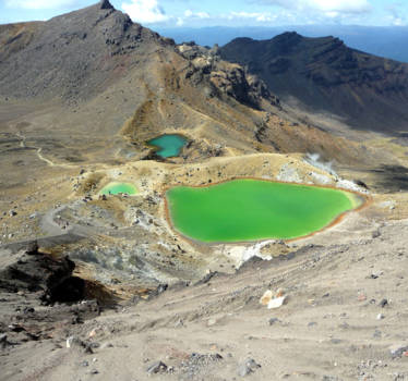 Tongariro Crossing - Emerald lake