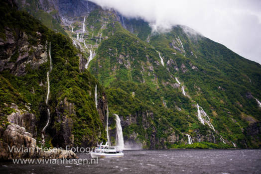 Milford Sound Highway - Boatride into the Fjord