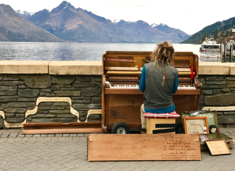 Queenstown - Piano bij het meer van queenstown