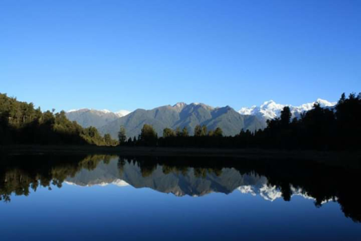 Lake Matheson - Mooie spiegeling in het meer Lake Matheson