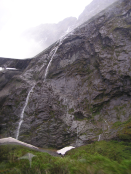 Milford Sound - Cascade gezien vanaf t water