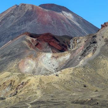 Tongariro National Park - Uitzicht op de top van de vulkaan die je beklommen hebt