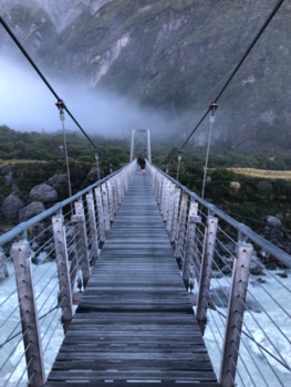 Rondreis Nieuw-Zeeland in zes weken - Swing bridge, Hooker Valley Track, Mount Cook