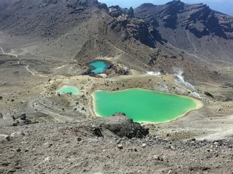 Tongariro Crossing - Emerald Lakes