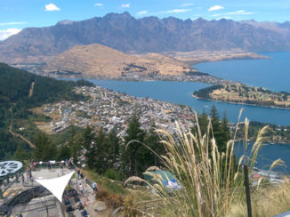 Queenstown - Uitzicht over Queenstown bovenop de luge baan