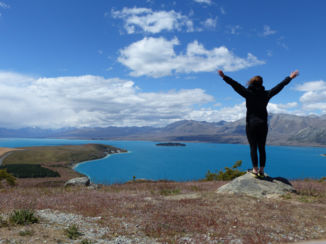 Nieuw-Zeeland - Happy traveler at Lake Tekapo