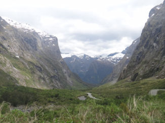 Nieuw-Zeeland - Richting MilfortSound. Net door de Milfort tunnel
